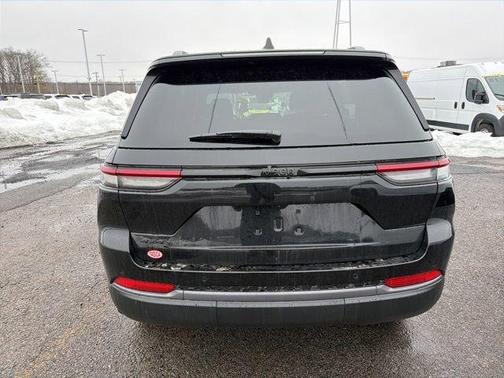 2026 Jeep Grand Cherokee Laredo