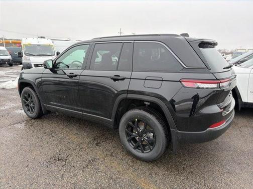 2026 Jeep Grand Cherokee Laredo