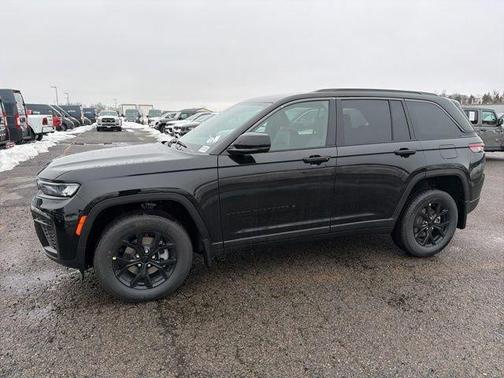 2026 Jeep Grand Cherokee Laredo
