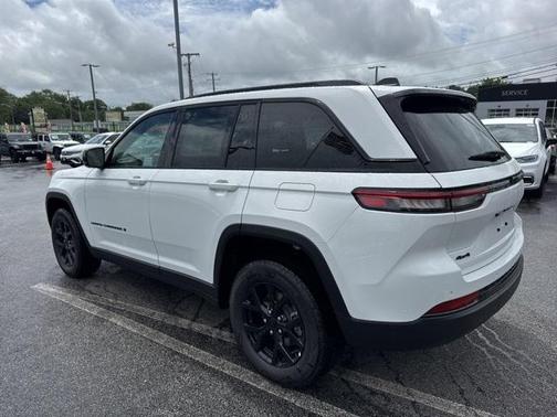 2025 Jeep Grand Cherokee Laredo