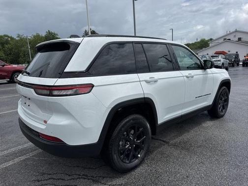 2025 Jeep Grand Cherokee Laredo