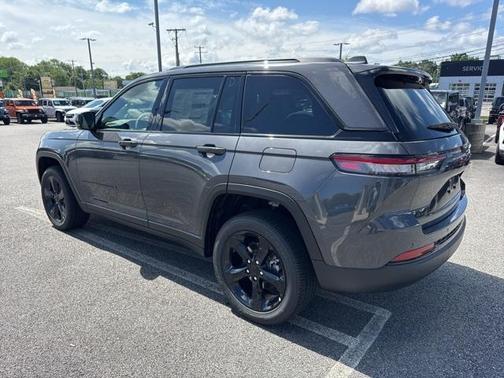2025 Jeep Grand Cherokee Laredo