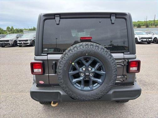 Granite Crystal Clearcoat Metallic 2026 Jeep Wrangler Sport