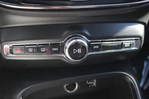 2019 Volvo XC40 MOMENTUM