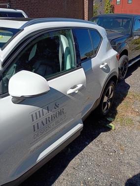 2019 Volvo XC40 MOMENTUM