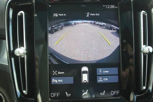 2019 Volvo XC40 MOMENTUM