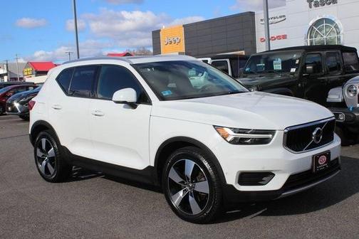 2019 Volvo XC40 MOMENTUM