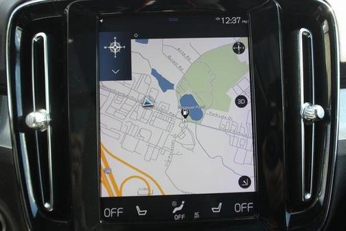 2019 Volvo XC40 MOMENTUM