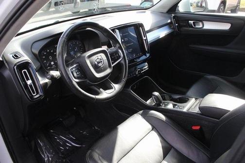 2019 Volvo XC40 MOMENTUM