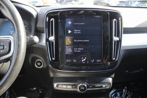 2019 Volvo XC40 MOMENTUM