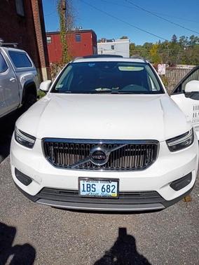 2019 Volvo XC40 MOMENTUM
