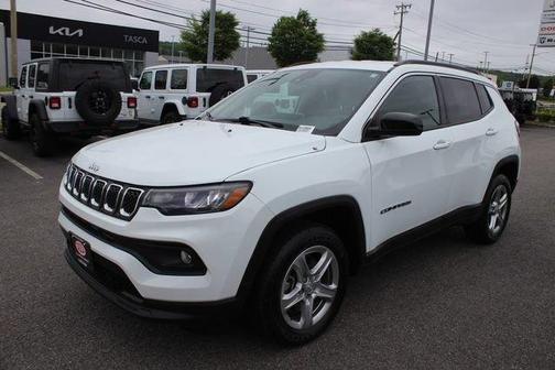 White 2024 Jeep Compass Latitude