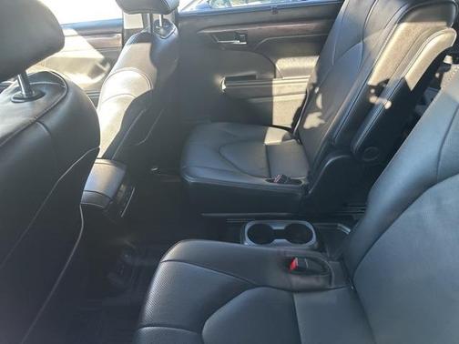 2024 Toyota Highlander 