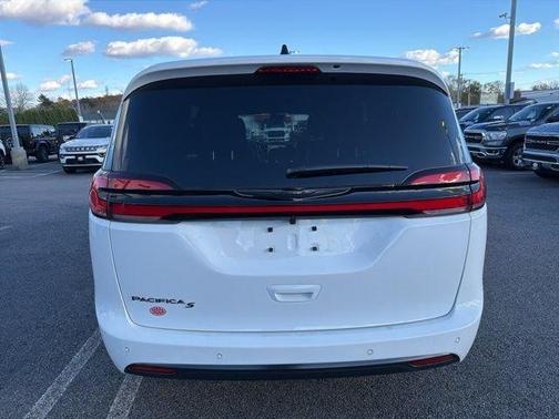 Bright White Clearcoat 2026 Chrysler Pacifica Select