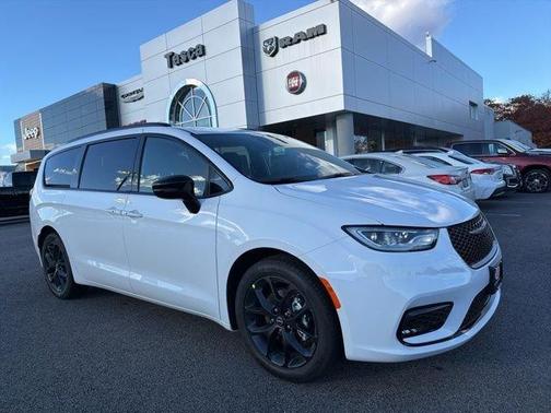 Bright White Clearcoat 2026 Chrysler Pacifica Select