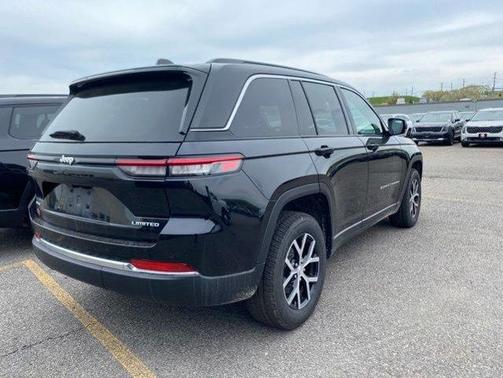 Black 2024 Jeep Grand Cherokee Limited