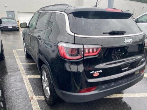 Black 2022 Jeep Compass Latitude