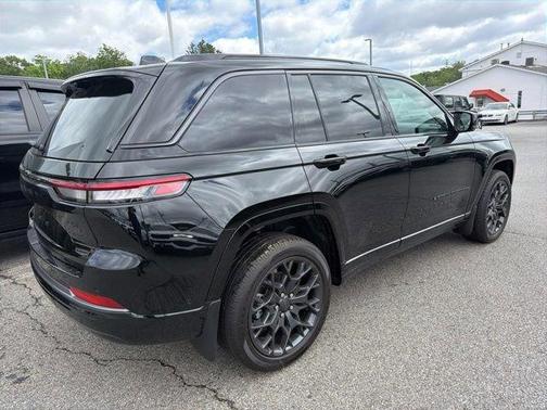 Diamond Black 2026 Jeep Grand Cherokee Summit