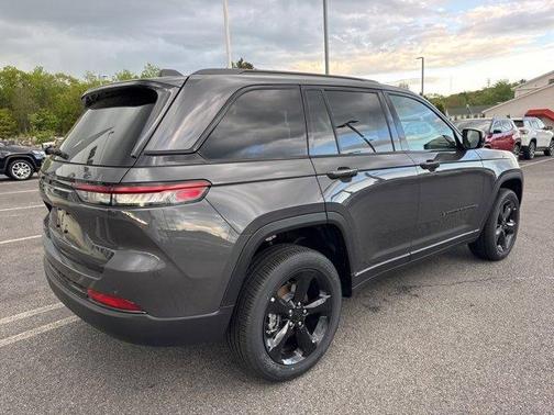 2025 Jeep Grand Cherokee Laredo