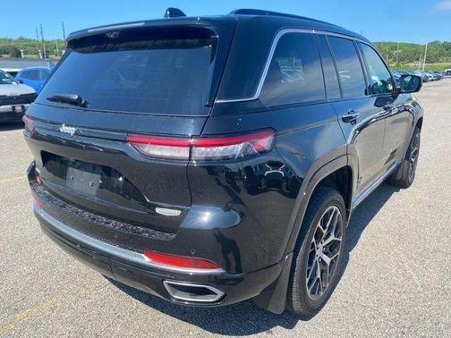 Black 2025 Jeep Grand Cherokee Summit