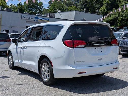 2023 Chrysler Voyager LX