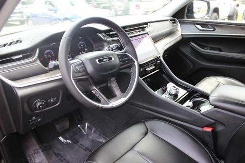 Black 2023 Jeep Grand Cherokee Limited