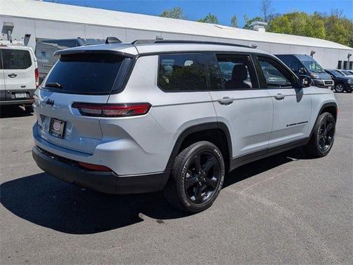 2022 Jeep Grand Cherokee L Laredo