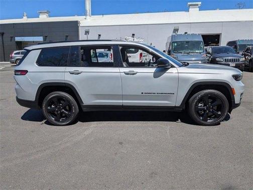 2022 Jeep Grand Cherokee L Laredo