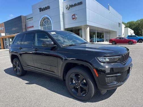 2025 Jeep Grand Cherokee Laredo