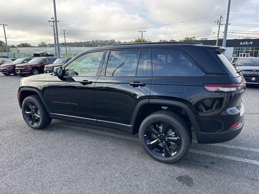 2025 Jeep Grand Cherokee Laredo