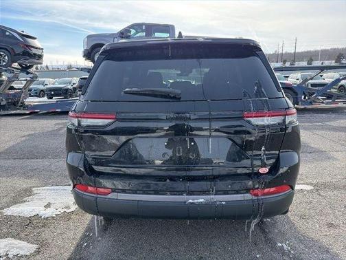 Diamond Black 2026 Jeep Grand Cherokee Laredo