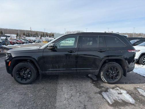 Diamond Black 2026 Jeep Grand Cherokee Laredo