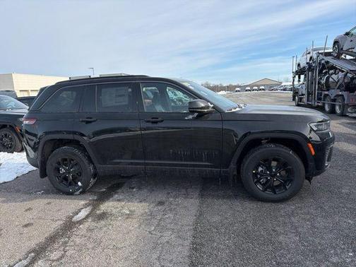 Diamond Black 2026 Jeep Grand Cherokee Laredo