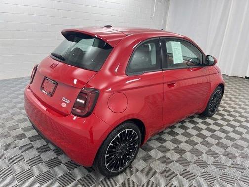 2024 FIAT 500e Base