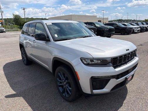 Silver Zynith 2026 Jeep Grand Cherokee Limited
