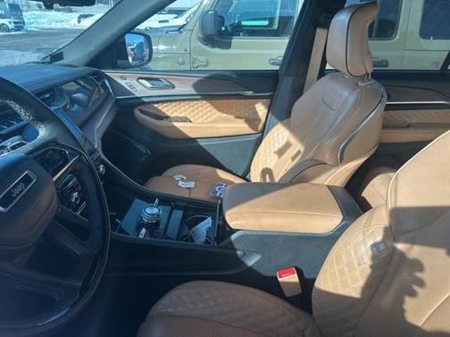 2023 Jeep Grand Cherokee Summit