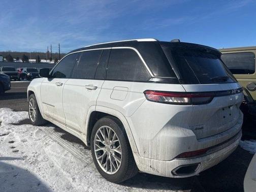 2023 Jeep Grand Cherokee Summit