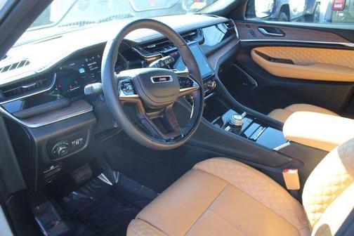 2023 Jeep Grand Cherokee Summit