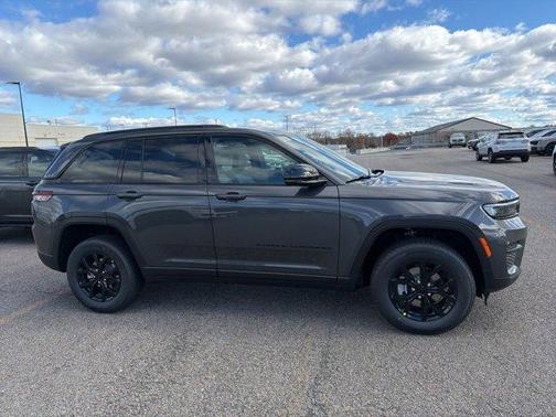 2025 Jeep Grand Cherokee Laredo