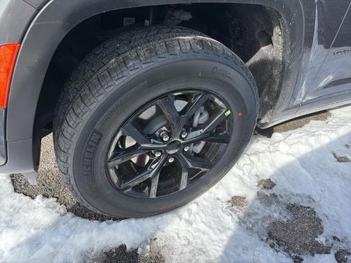 2026 Jeep Grand Cherokee Laredo