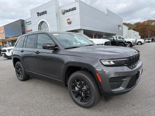 2025 Jeep Grand Cherokee Laredo