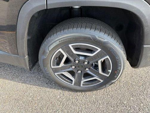 Diamond Black 2026 Jeep Cherokee LAREDO/LIMITED