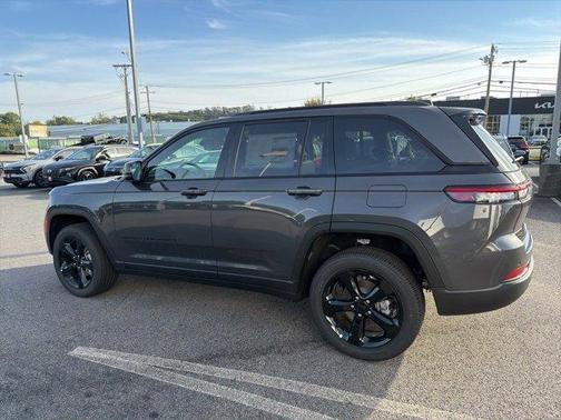 2025 Jeep Grand Cherokee Laredo