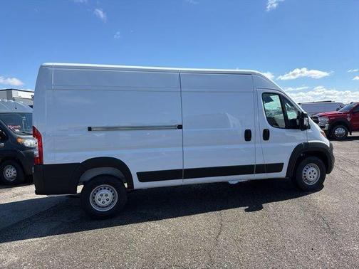 Bright White Clearcoat 2026 RAM ProMaster 2500 High Roof
