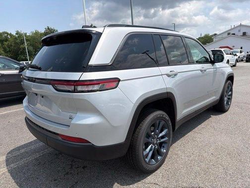 Silver Zynith 2026 Jeep Grand Cherokee Limited