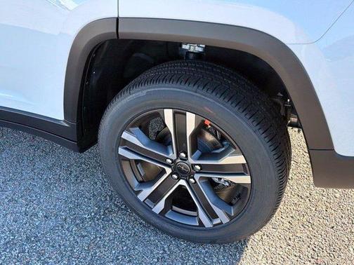 Bright White Clearcoat 2027 Jeep Grand Cherokee Limited