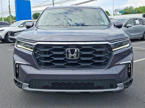 Modern Steel Metallic 2024 Honda Pilot