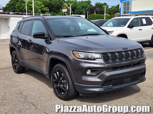 Granite Crystal Metallic Clearcoat 2023 Jeep Compass Altitude