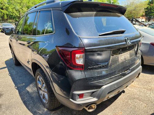 Crystal Black Pearl 2024 Honda Passport TrailSport