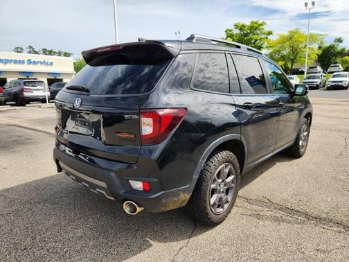Crystal Black Pearl 2024 Honda Passport TrailSport